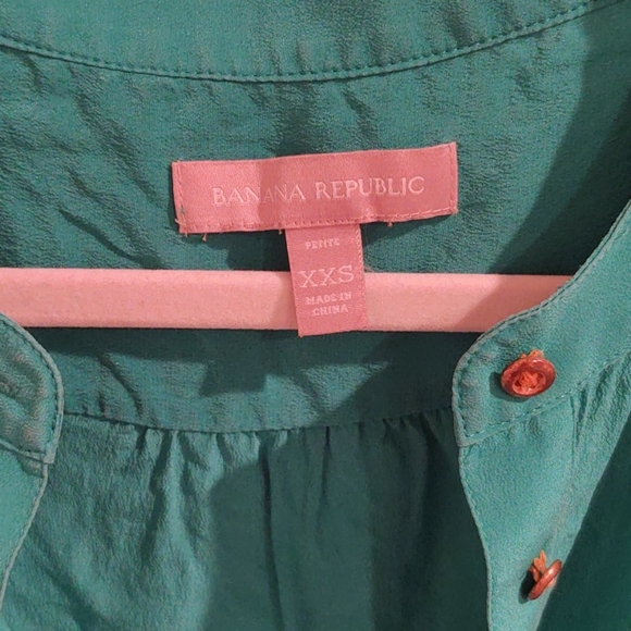 Sleeveless Banana Republic Blouse - Picture 2 of 4